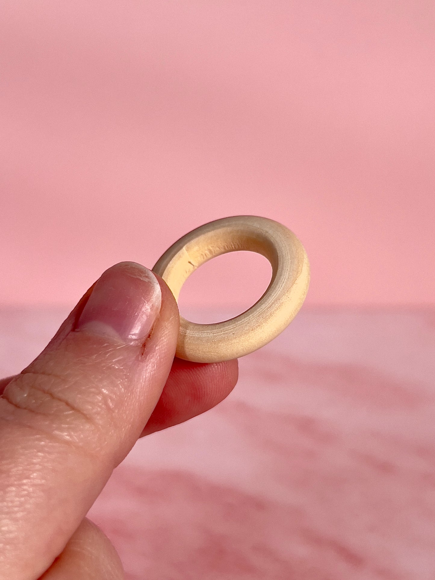 Wooden Cheerio Style Sphere Stand