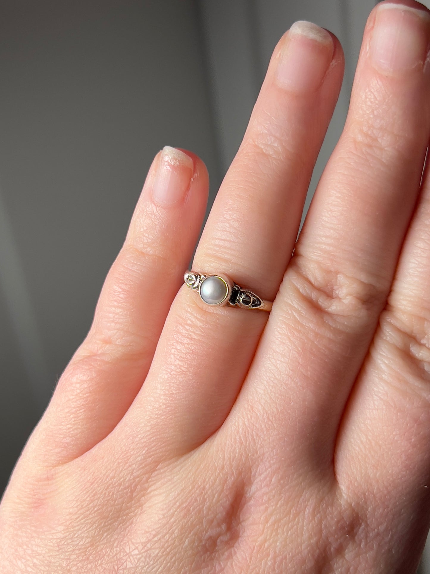 Shell Vintage Style Ring Size 8